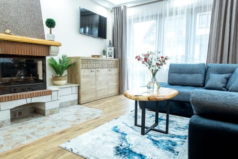 TV and multimedia, Kitchen or kitchenette, Living room, Seating area