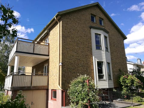 Property building, Day