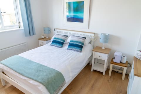 Trethvor House FREE PARKING, Ensuite Double Quiet residential area Vacation rental in Padstow