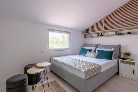 Bed, Photo of the whole room