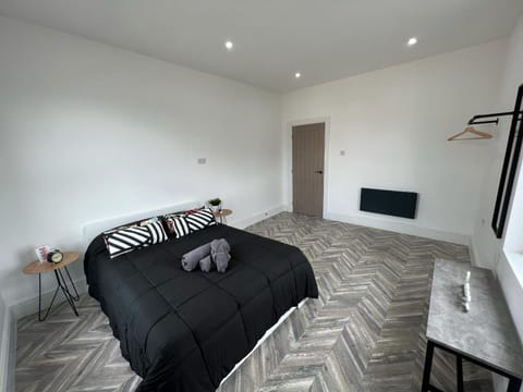 Sleek & Stylish Spacious Apartment near Leeds City Centre Apartment in Leeds