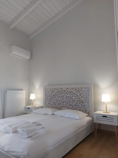 Bedroom, air conditioner
