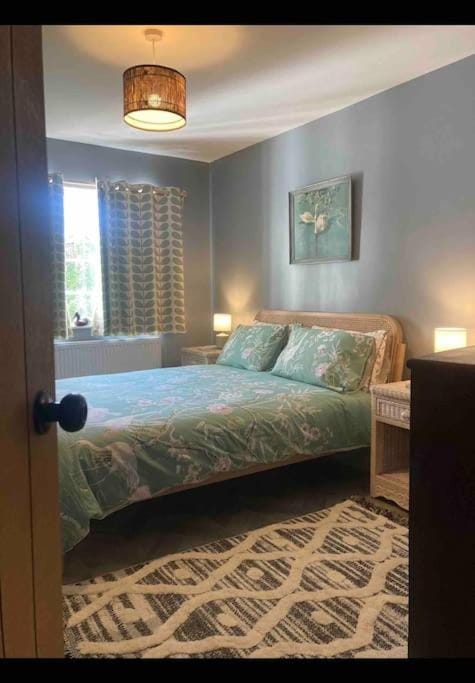 Spacious Semi-detached Southsea House, Free Parking On Drive House in Portsmouth