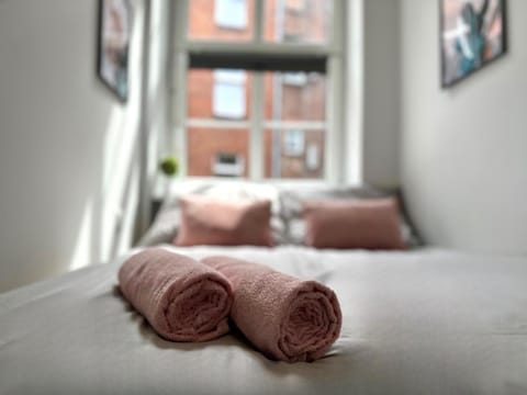 Bed, Photo of the whole room, towels