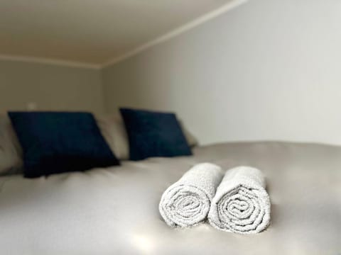 Bed, Photo of the whole room, towels