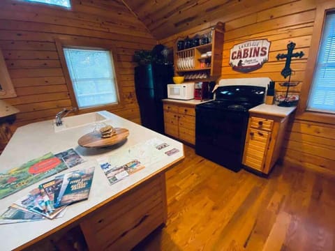 Chalet with a view at Bear Mountain - Hottub Apartment in Eureka Springs