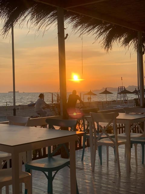 Restaurant/places to eat, Restaurant/places to eat, Lounge or bar, Sea view, Sunrise
