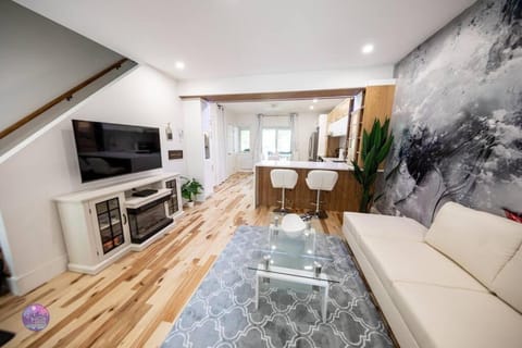 TV and multimedia, Kitchen or kitchenette, Living room, Dining area
