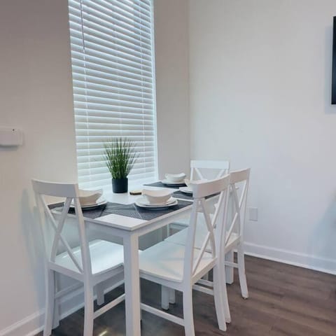 Walk to Superdome - 5 min to Canal St - 8min to French Quarter Apartment in Warehouse District