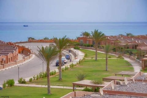 Day, Neighbourhood, Natural landscape, Sea view, Street view, Location, Parking
