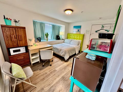 Bed, Photo of the whole room, Seating area, Bedroom, wardrobe