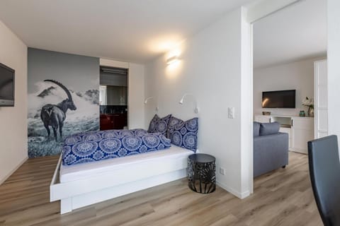 Communal lounge/ TV room, Bed, TV and multimedia, Photo of the whole room, Seating area, Bedroom