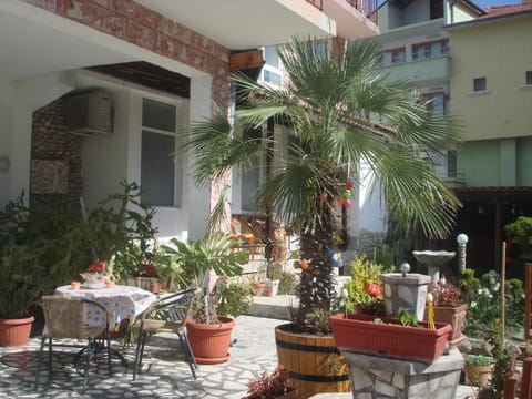Restaurant/places to eat, Garden