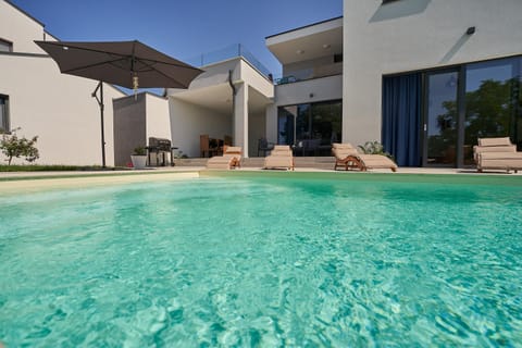 Balcony/Terrace, Swimming pool
