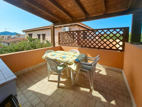 Patio, Day, Balcony/Terrace