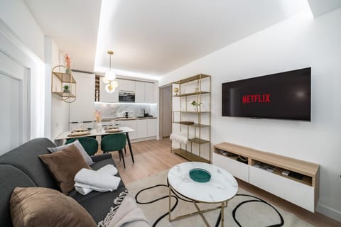 Communal lounge/ TV room, TV and multimedia, Living room