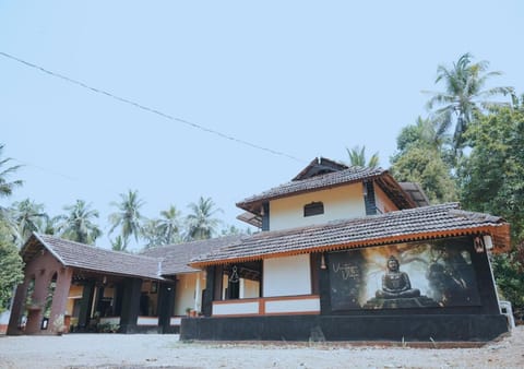 Property building, Day