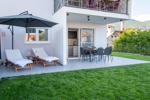 Patio, BBQ facilities, Garden, View (from property/room), Seating area, Garden view