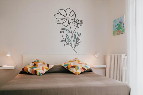 Bed, Photo of the whole room, Bedroom, internet