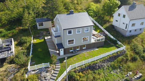 Property building, Facade/entrance, Natural landscape, View (from property/room), Street view, Area and facilities