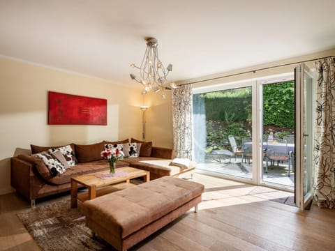 Garden, Living room, Seating area