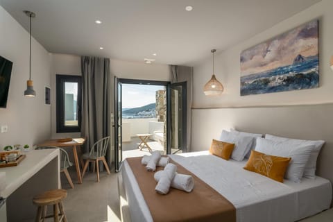 Bed, Photo of the whole room, Seating area, Dining area, Bedroom, Sea view, towels