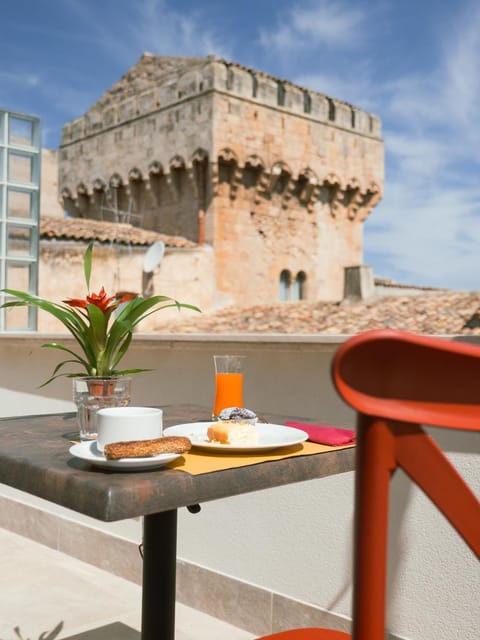 Restaurant/places to eat, View (from property/room), Balcony/Terrace, Breakfast