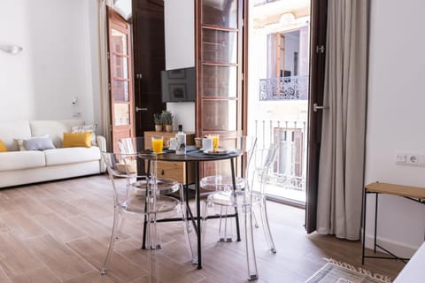 Balcony/Terrace, Living room, Photo of the whole room, Seating area, Dining area