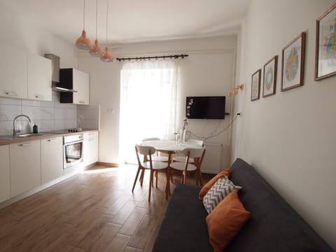 Kitchen or kitchenette, Seating area, Dining area, pet friendly, stove