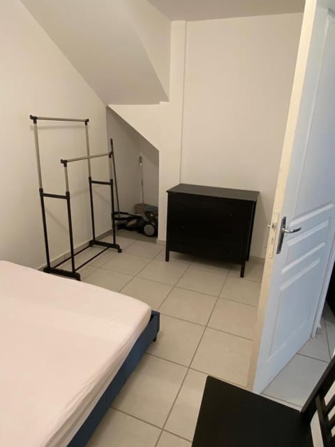 petit appartement calme en plein centre du village de ribiers Apartment in Provence-Alpes-Côte d'Azur