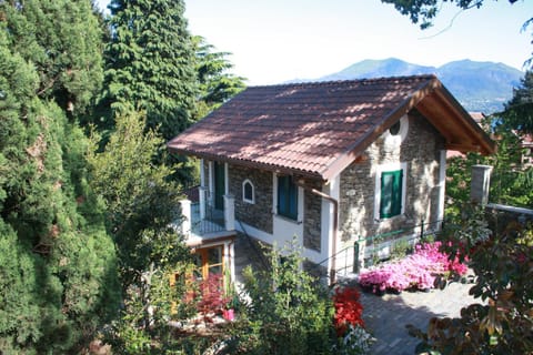 Property building, Facade/entrance, Natural landscape, Garden, City view, Garden view, Mountain view