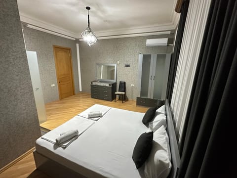 Bed, Photo of the whole room, Bedroom, wardrobe, air conditioner