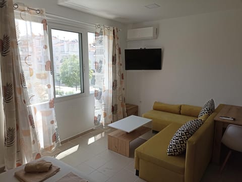 Communal lounge/ TV room, TV and multimedia, Living room