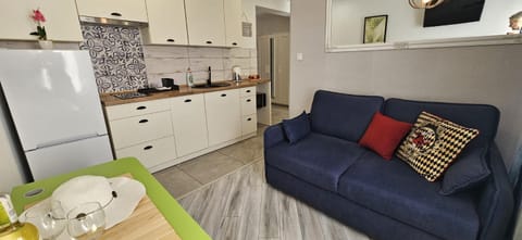 Kitchen or kitchenette, Living room, Seating area, microwave