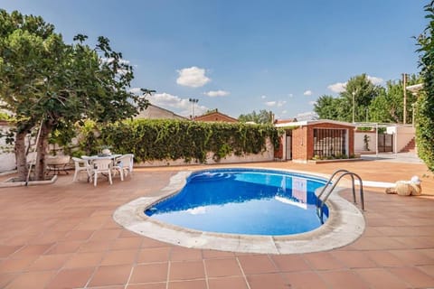 Property building, Patio, Day, Natural landscape, Pool view, Swimming pool, sunbed