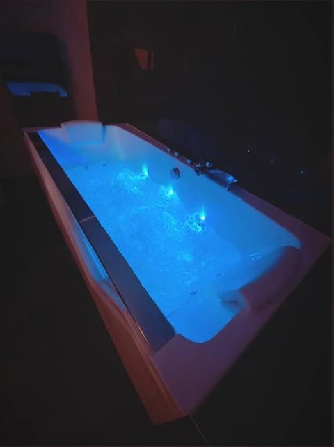 Hot Tub, Hot Tub