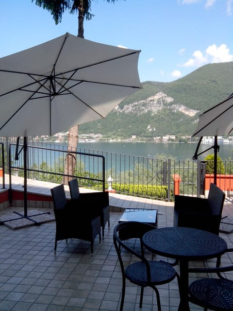 Spring, Day, Natural landscape, Summer, Balcony/Terrace, Decorative detail, On site, Pets, Lake view, Mountain view