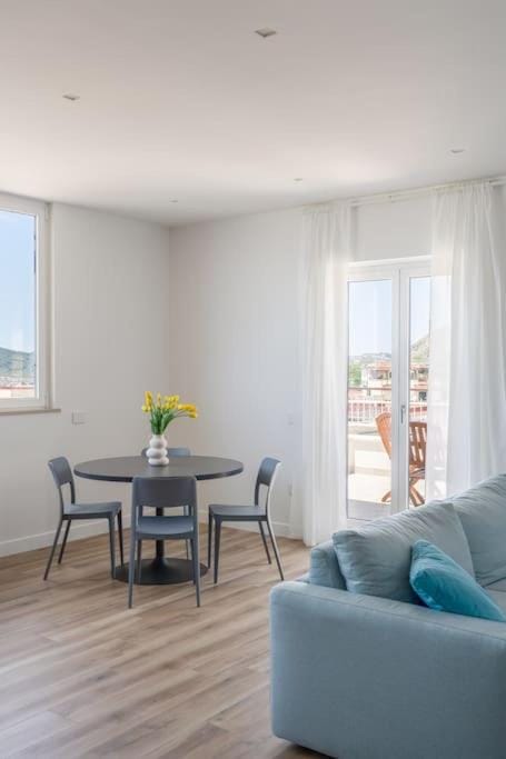 Property building, Living room, Seating area, Dining area, City view, Sea view