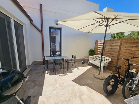 Property building, Living room