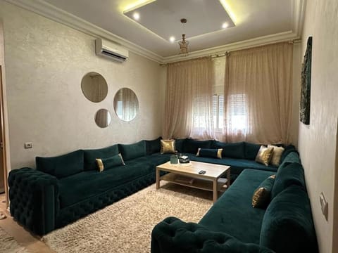 TV and multimedia, Living room, Seating area, air conditioner