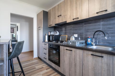 Kitchen or kitchenette, Dining area, dishwasher, minibar, pet friendly, stove, toaster