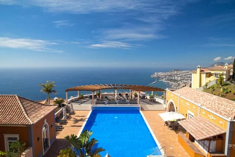 Property building, Day, Natural landscape, Pool view, Sea view, Swimming pool, Swimming pool, sunbed