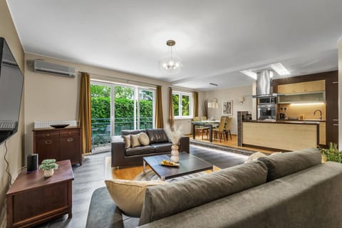 Kitchen or kitchenette, Living room, Seating area, pet friendly