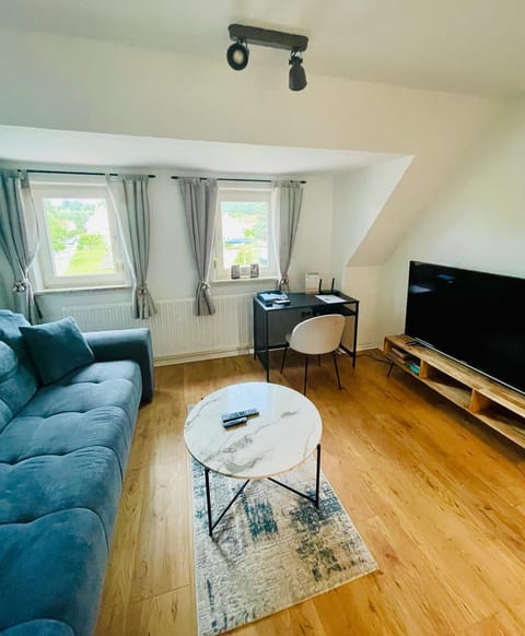 Communal lounge/ TV room, TV and multimedia, Living room, Seating area, Evening entertainment
