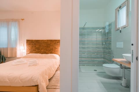 Toilet, Bed, Bathroom, Bedroom