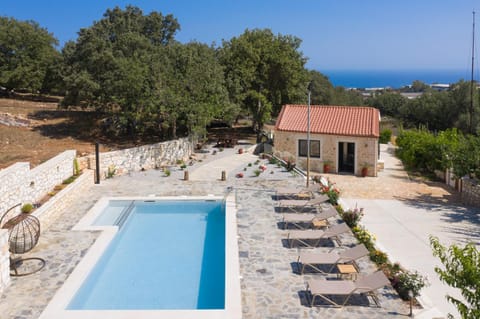 Property building, Spring, Day, Natural landscape, Pool view, Sea view, Swimming pool, Swimming pool, sunbed
