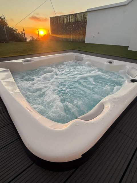 Natural landscape, Hot Tub, Swimming pool, Sunset
