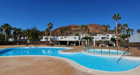 Property building, Solarium, Mountain view, Swimming pool