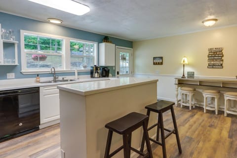 Dock and Screened Porch Lake of the Ozarks Getaway! House in Lake of the Ozarks