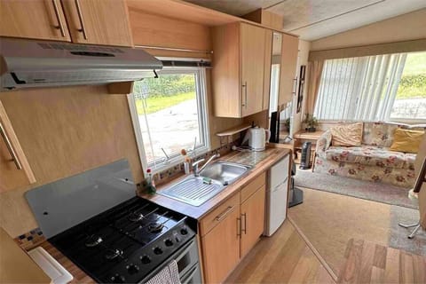 4-Bedroom Cosalt Located in Uddingston, Glasgow at Maryville Caravan Site Apartment in Glasgow